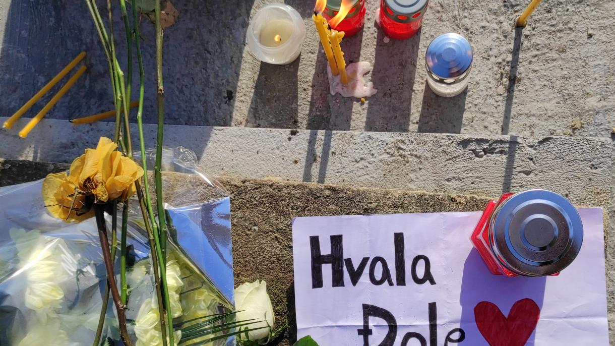 Novi Sad: U krugu obitelji i uz tamburaše sahranjen Đorđe Balašević