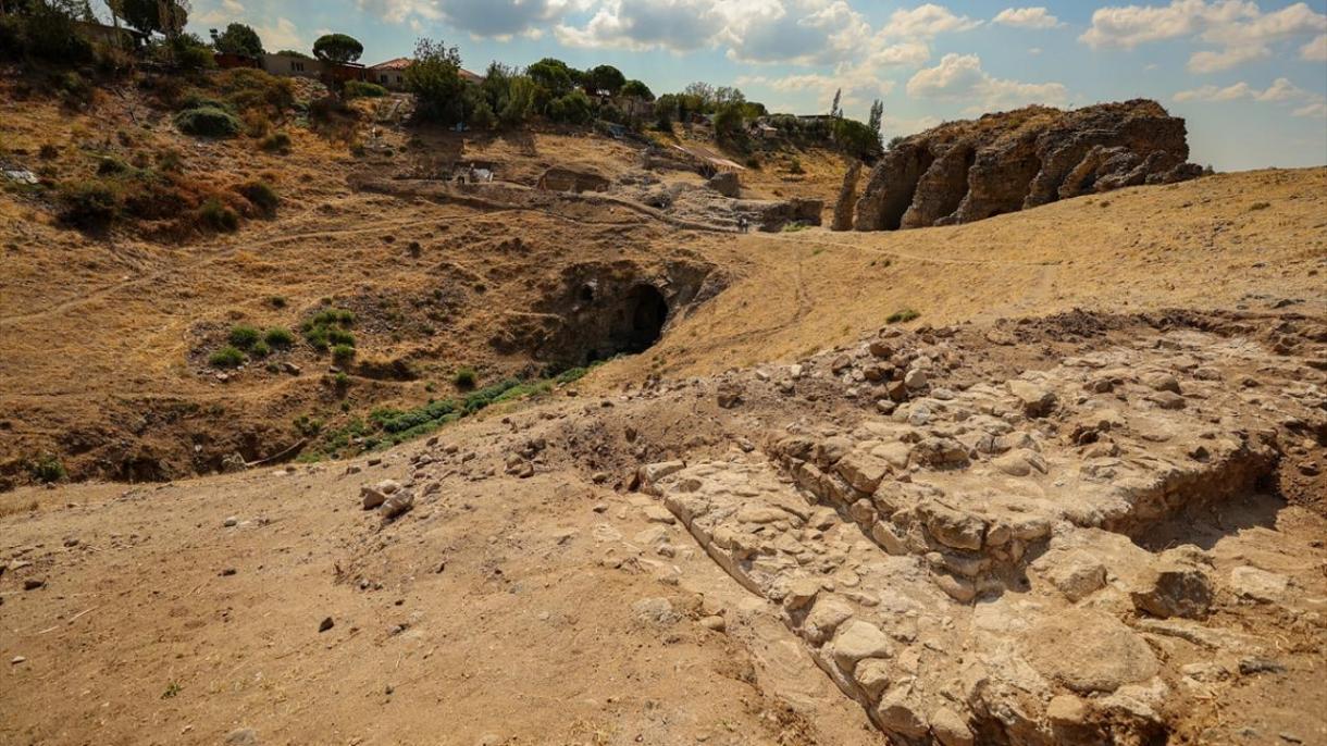 Descubren asientos de palco de 1800 años de antigüedad en el 'coliseo de Turquía'