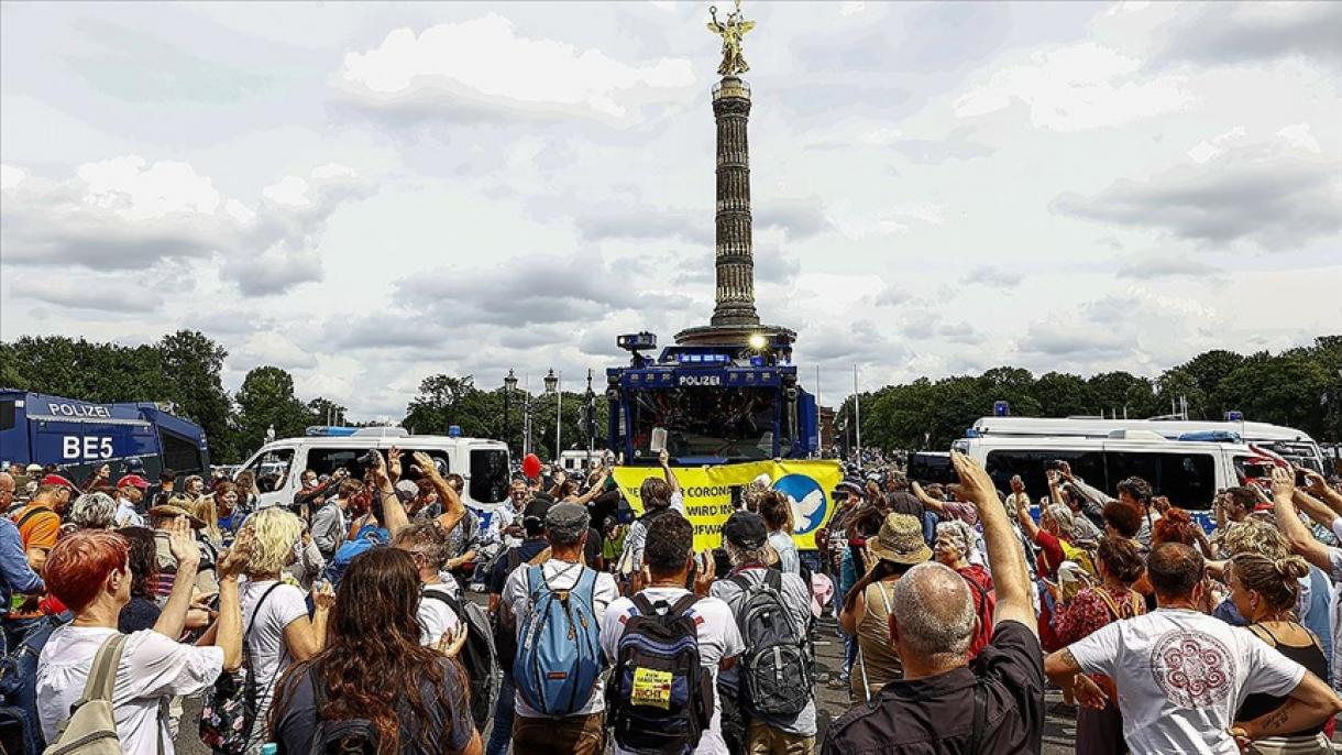 اعتراض مردم آلمان به محدودیت‌های ناشی از شیوع کرونا