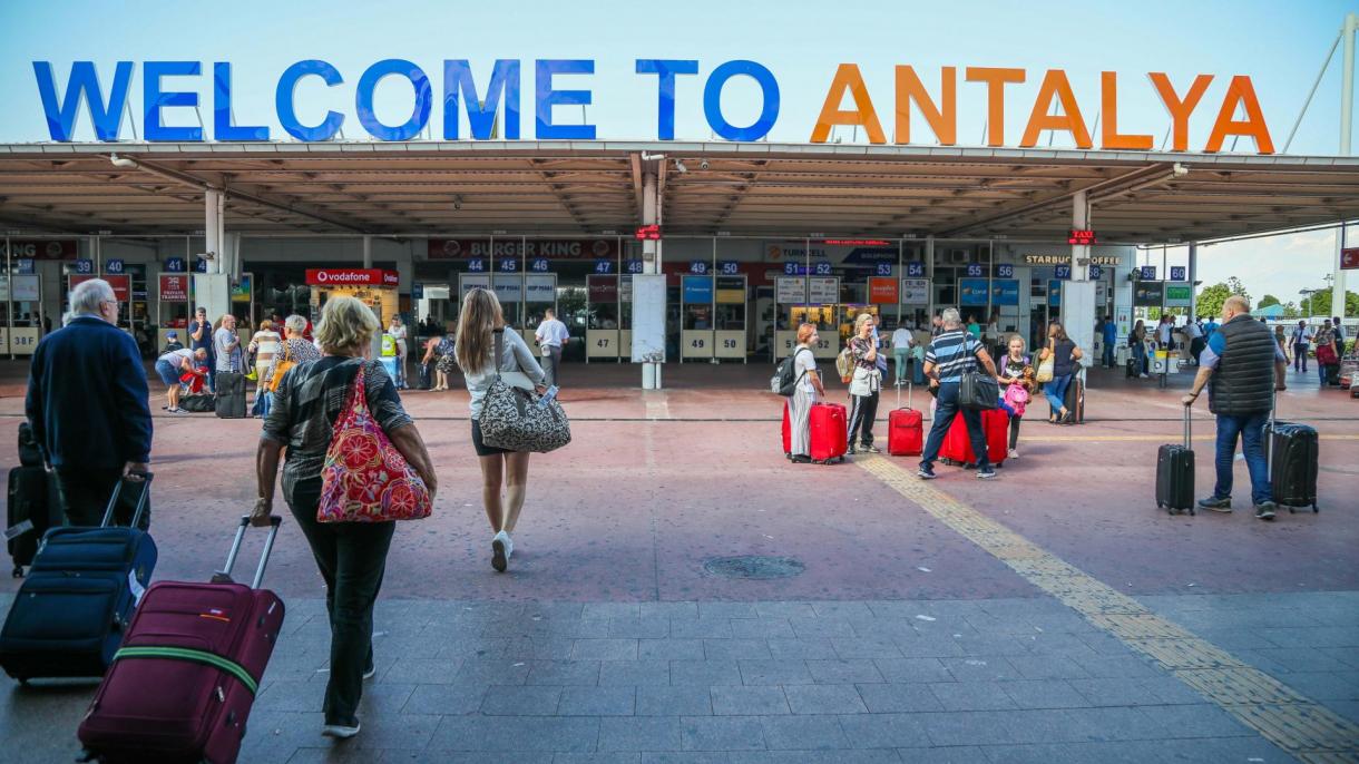 Január 1. és április 9. között 1 millió 72 ezer 742 külföldi turista érkezett légi úton Antalyába