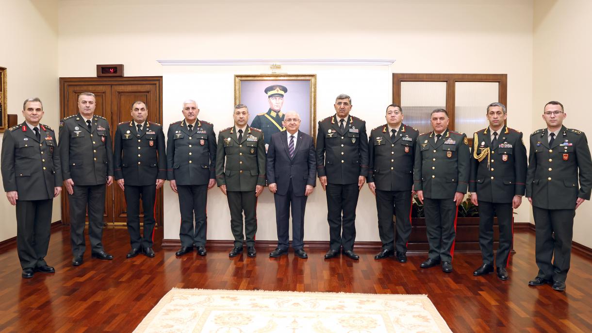 Türkiyäniň Milli Goranmak ministri azerbaýjanly generallary kabul etdi