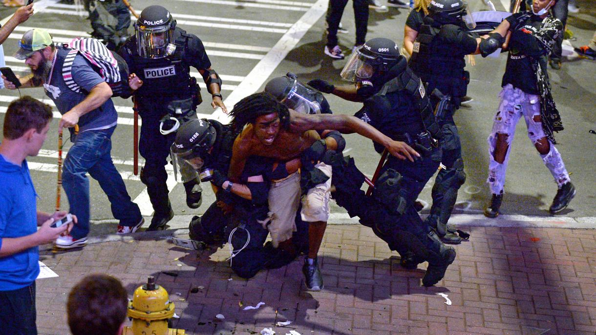 美国抗议警察施暴的示威活动仍在继续