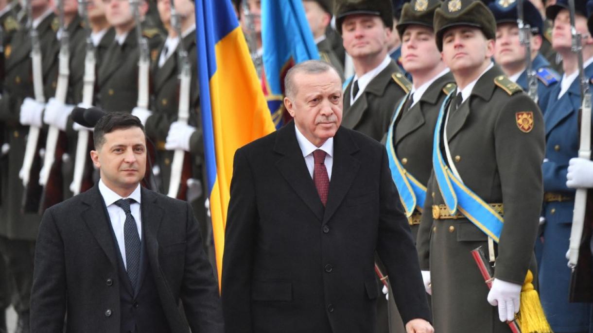 Erdogan reitera a su homólogo de Ucrania que hará todo lo posible por la paz con Rusia