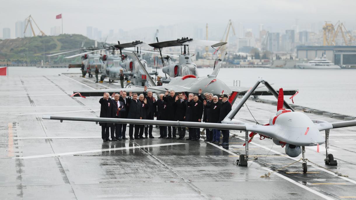 A  TCG Anadolut ünnepélyes keretek között átadták a haditengerészet parancsnokságának