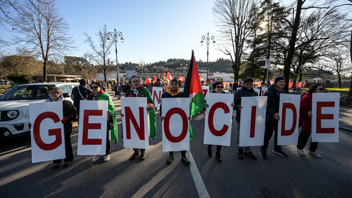 Scontro tra sostenitori palestinesi e forze di sicurezza italiane