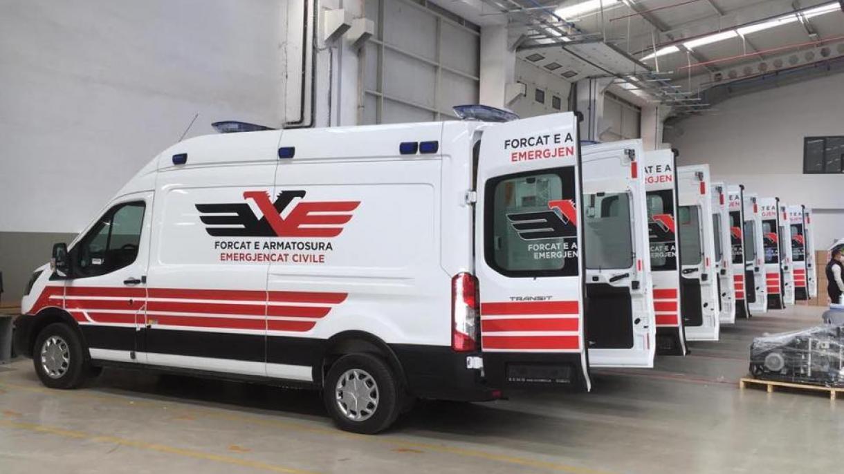 Türkiye-den Arnavutluk-a korona yardımı_ambulans_2.jpg