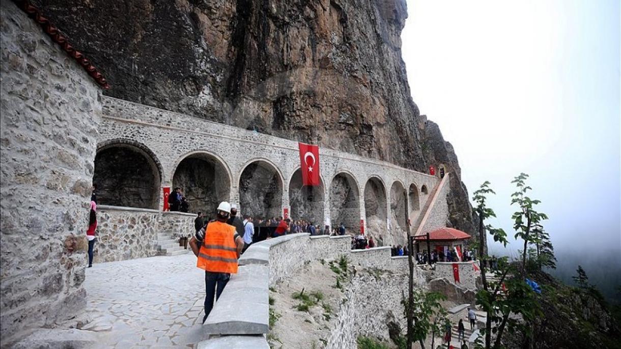 Quantos locais na Turquia estão na Lista Provisória do Património Mundial da UNESCO?