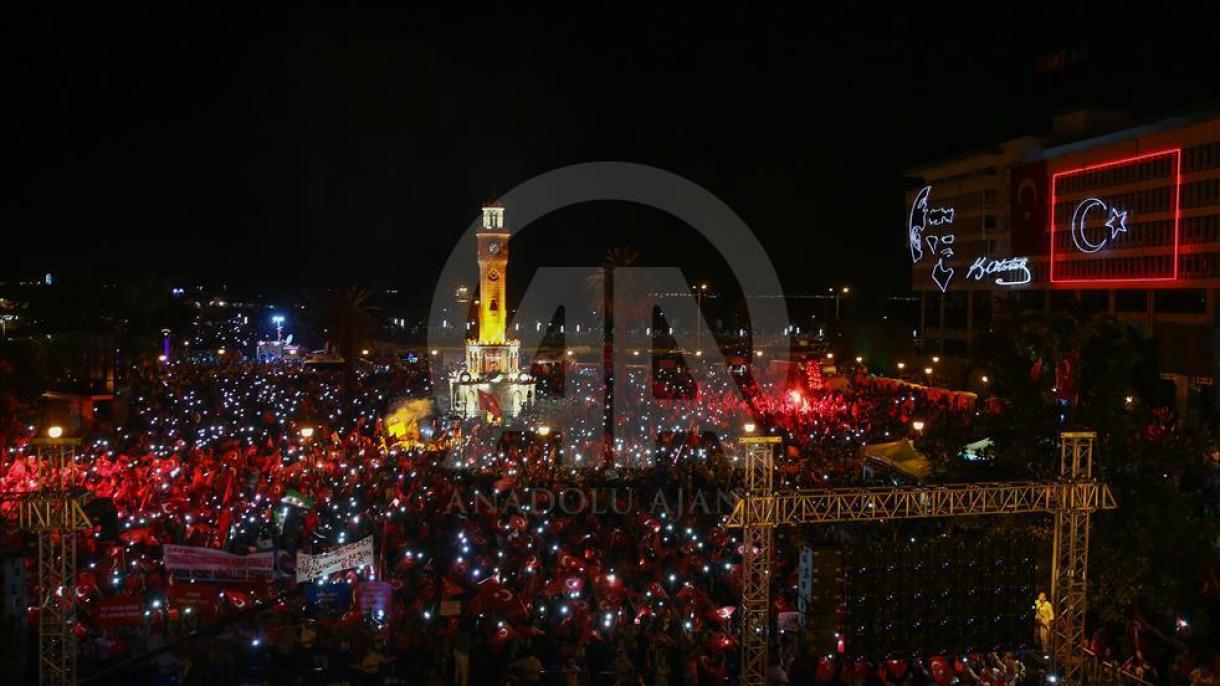 izmir demokrasi nöbeti.jpg
