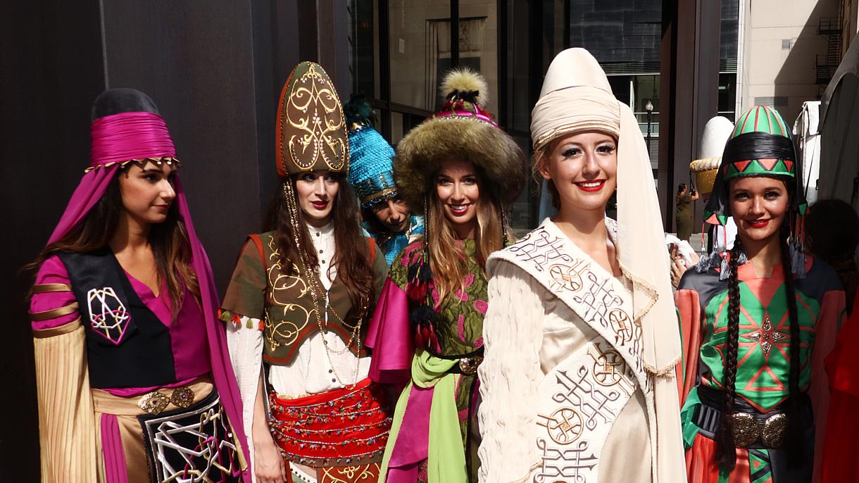 شکاگو ترک فیسٹیول میں ترک دستکاریوں ، ثقافت ، موسیقی اور دستر خوان سے نمونے کی نمائش