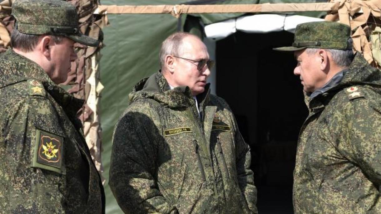 В. Путин "Борбор  - 2019" аскердик машыгуусун Сооронбай Жээнбеков менен көрдү