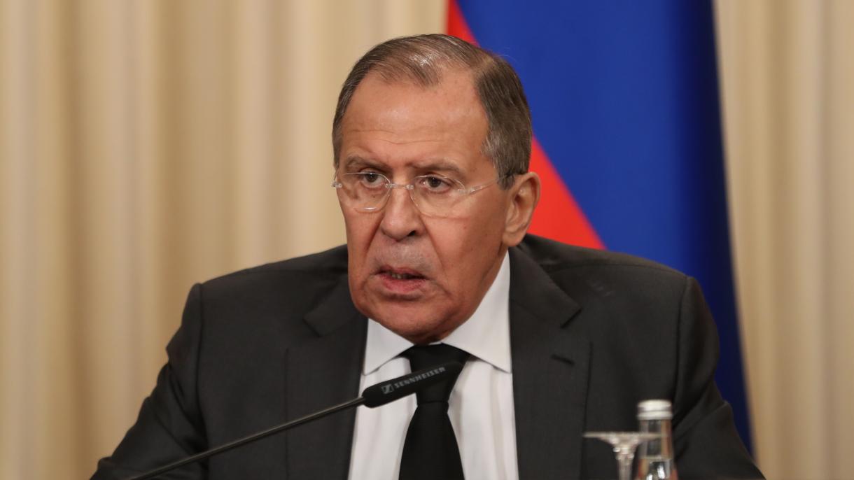 Lavrov dénonce la décision américaine de suspendre l’octroi de visas aux Russes