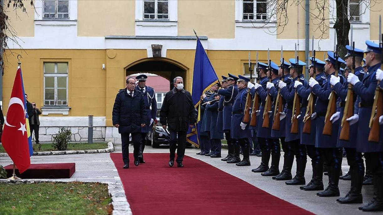 Hulusi Akar_askeri_toren_Bosna.jpg