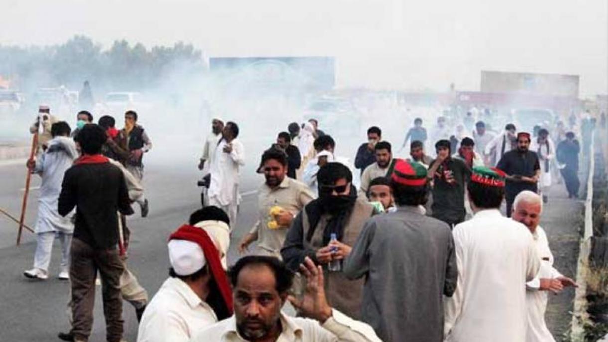 تحریک انصاف کے  اراکین اور پولیس کے درمیان جھڑپیں،پرویز خٹک اسلام آبادپہنچنے  میں ناکام