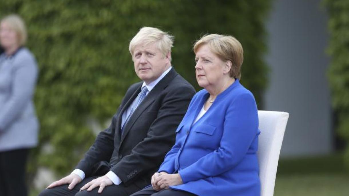 Johnson y Merkel deciden acelerar los trabajos para el Brexit
