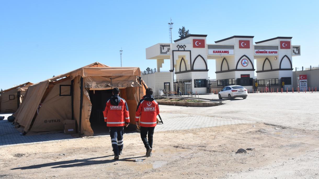 Υπαίθριο νοσοκομείο στήθηκε στη μεθόριο της Συρίας στο Γκάζιαντεπ