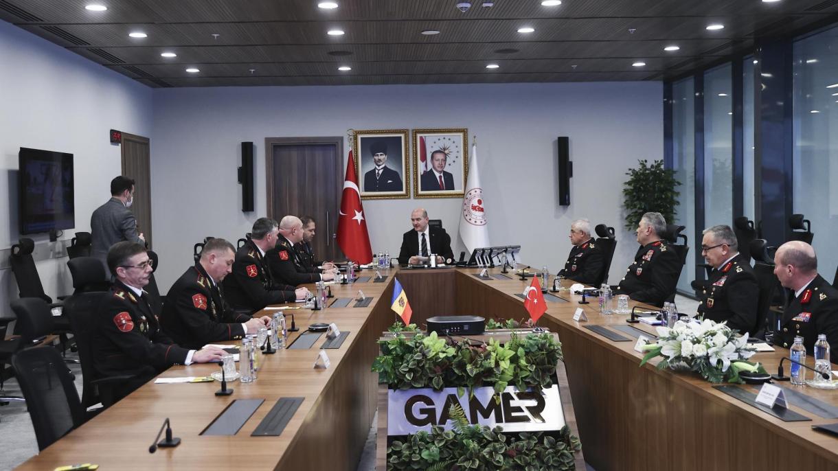 Soylu bisedon me Bilotaite dhe Pavlov