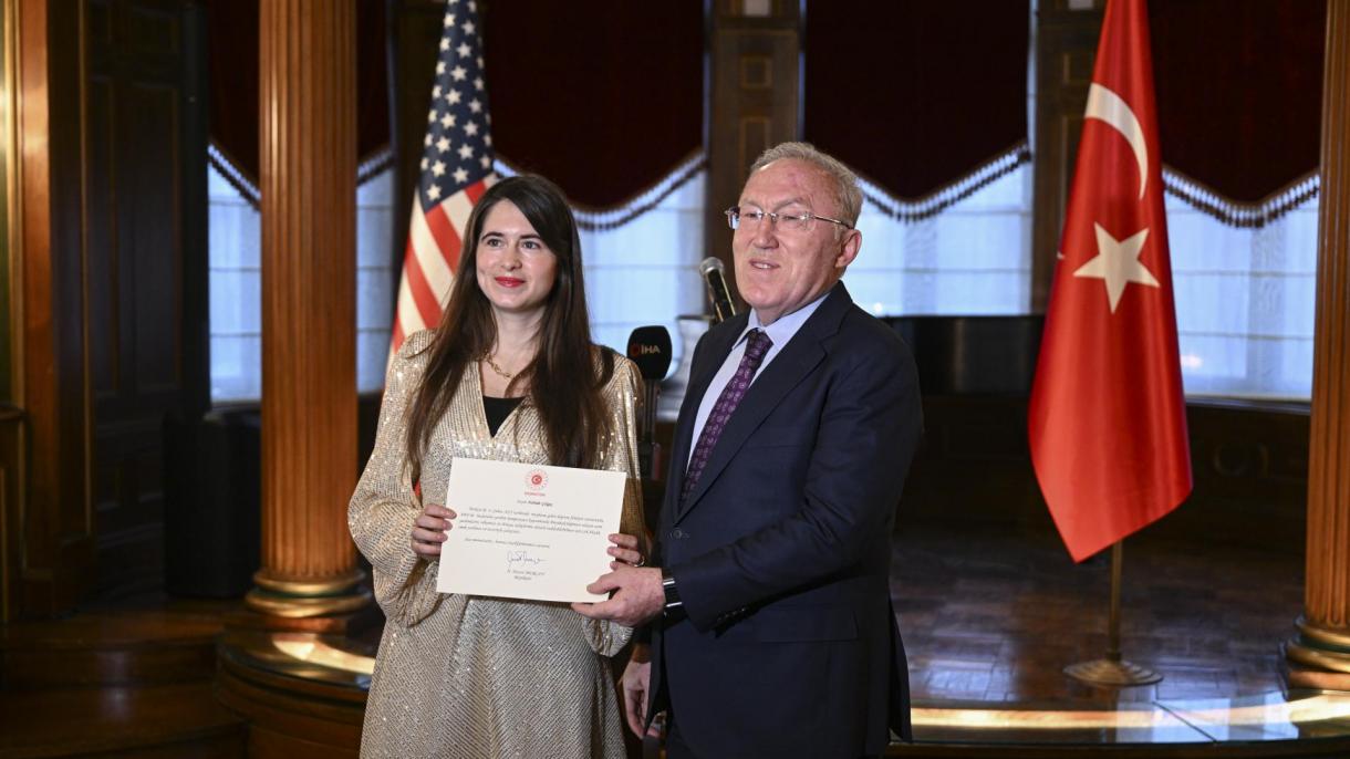Köszönő oklevelet adott át az önkénteseknek a washingtoni török nagykövetség