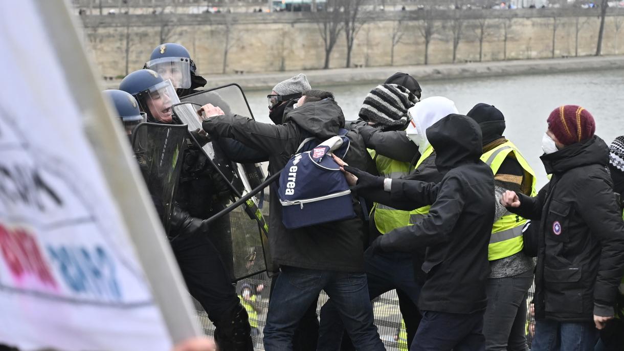 Franśuz boksyor saq astında