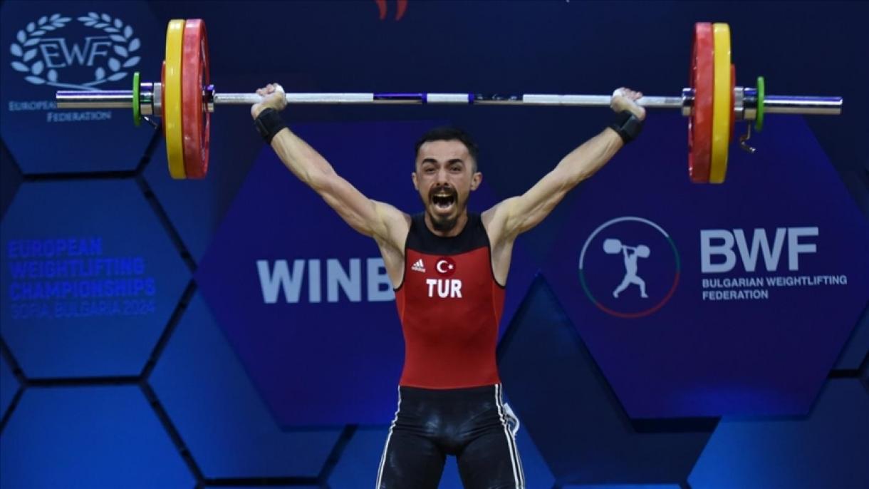El turco Muammer Şahin gana medalla de oro en el Campeonato Europeo de Halterofilia
