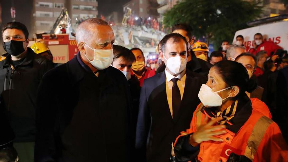 بازدید اردوغان از مناطق زلزله‌زده ازمیر