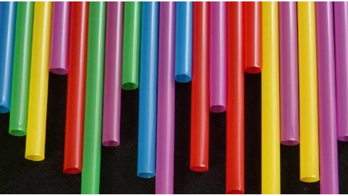 【イギリス】 使い捨てストロー使用禁止が開始