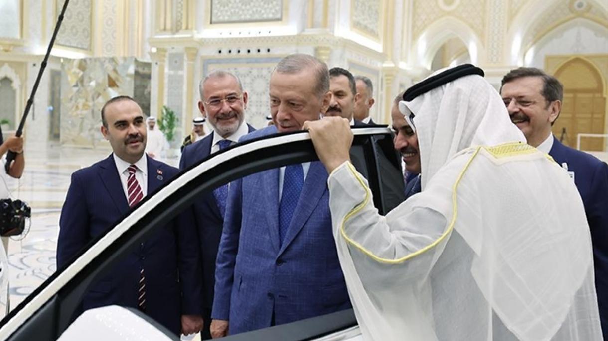 Erdoğan și Al Nahyan au ieșit cu mașina TOGG pe străzile Abu Dabi