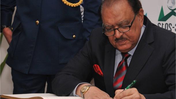 صدر ممنون حسین نے 22 ویں آئینی ترمیم کے بل پر دستخط کردیئے