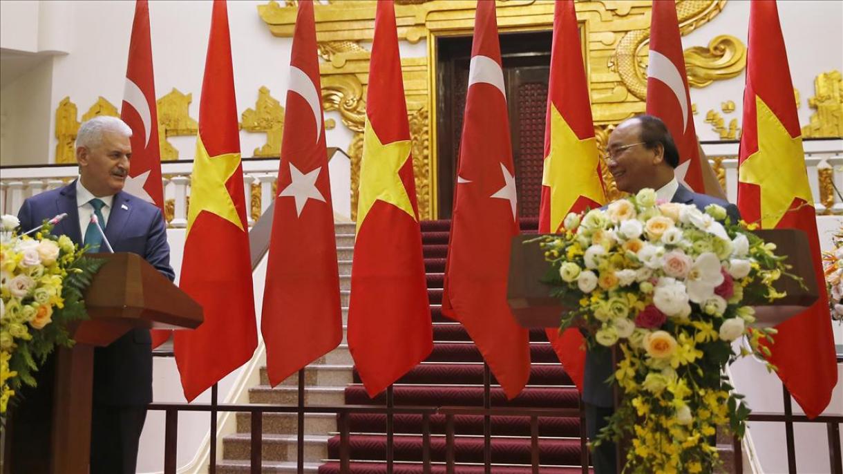 Binali Yıldırım, o primeiro chefe de Governo turco a visitar o Vietnã