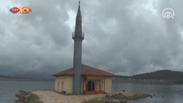 Kül urtasında mäçet