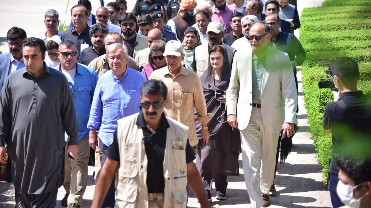 گوترش به همراه نخست‌وزیر پاکستان از منطقه سوکور سند بازدید کرد