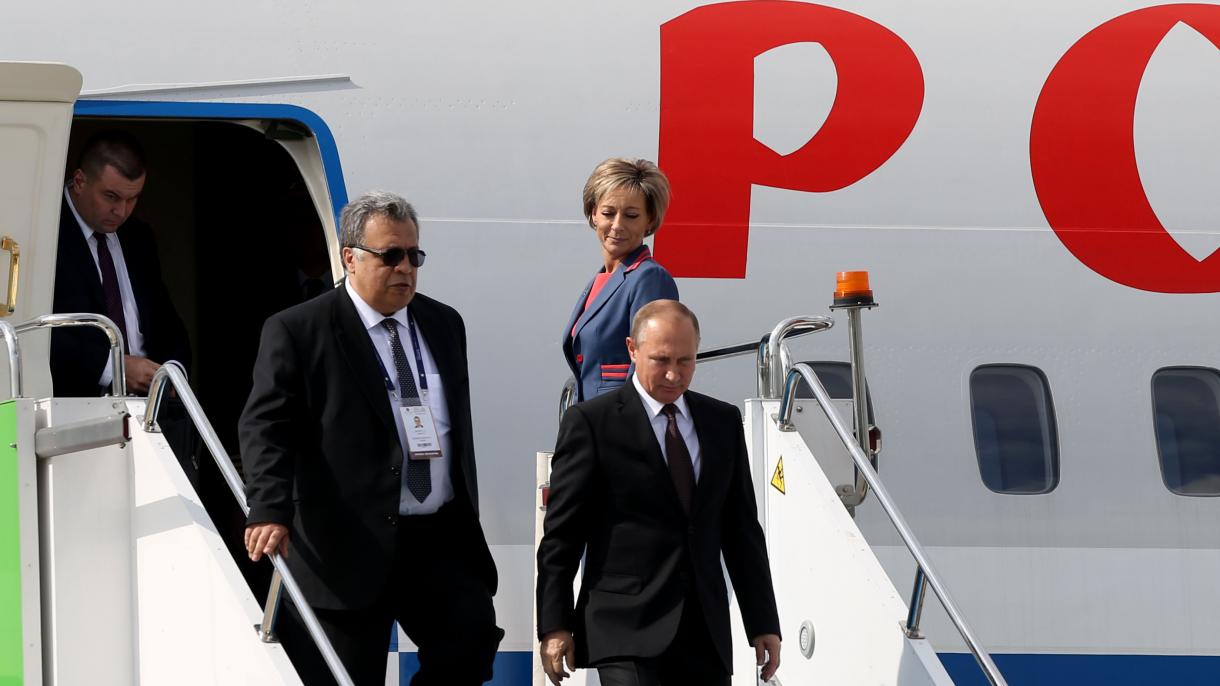 Рускиот претседател Владимир Путин допатува во Истанбул