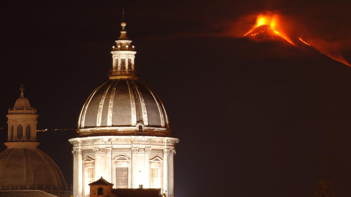 Σικελία:Ξύπνησε το ηφαίστειο της Αίτνας και εκτοξεύει στάχτη και λάβα