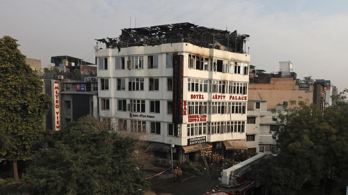 Incendio in un hotel a New Delhi, 17 morti