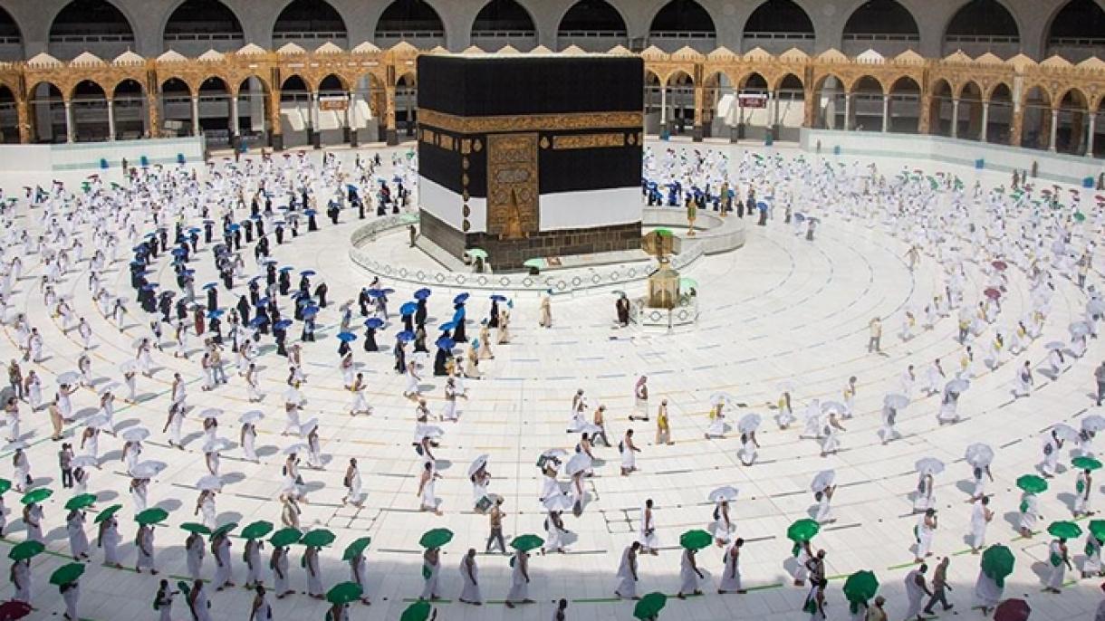 سعودي عربستان د حج په مراسمو کې د کرونا ویروس ناروغۍ له امله لګولي ټول محدودیتونه لرې کړل.