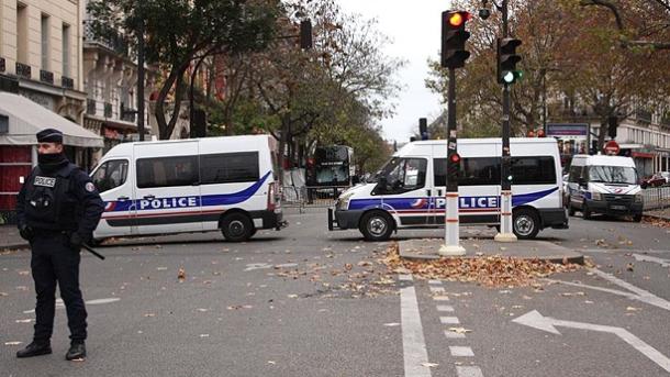 France: la police parisienne équipée de fusils d'assaut, une première