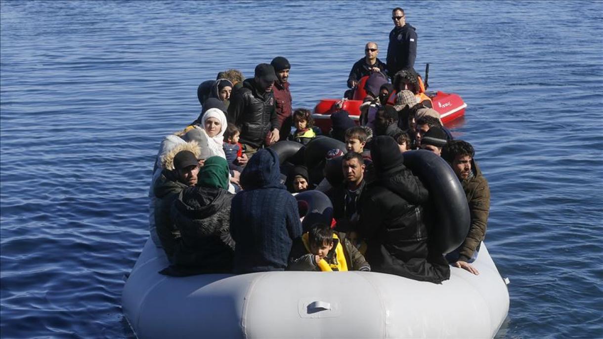 Гръцките катери продължават да изтикват обратно лодките с мигранти...