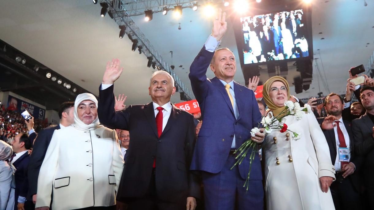 ''Orgulloso de entregar la secretaría general del Partido AK al presidente Erdogan''