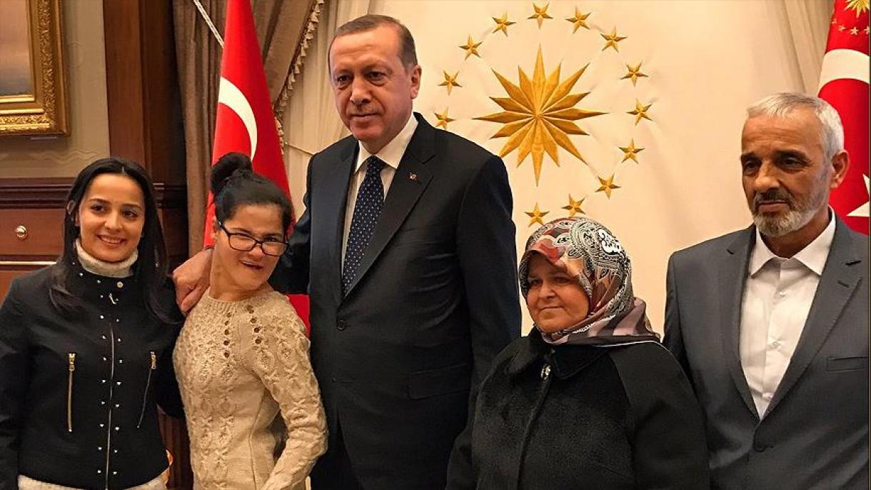 اردوغان معلول گولشاه یاغمور یازیجی‌نی پرزیدنت کوللیه‌سینده آغیرلادی