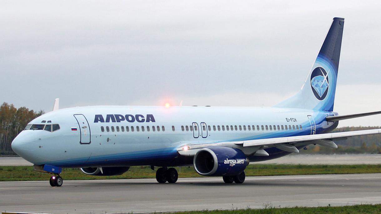 Russia: Un aereo Boeing 737-800 è atterrato a causa di un guasto al motore