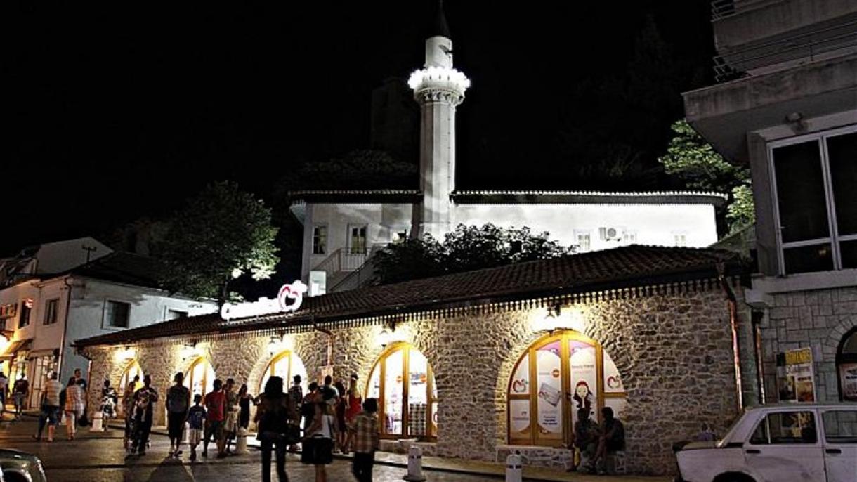Karadağ_Ulqin_Ülgün_Xhamia e Kryepazarit.jpg
