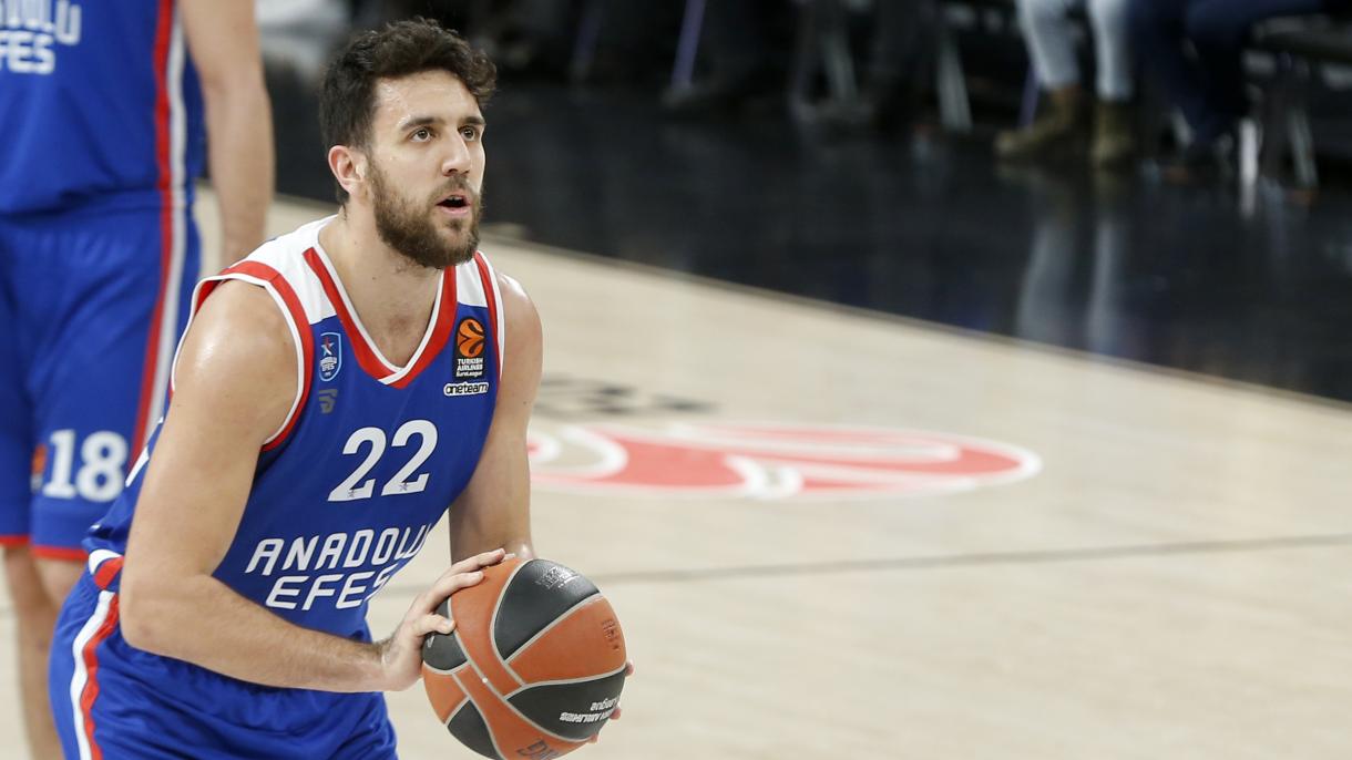 anadolu efes komandisi rusiyening ximki komandisi bilen musabiqilishidu