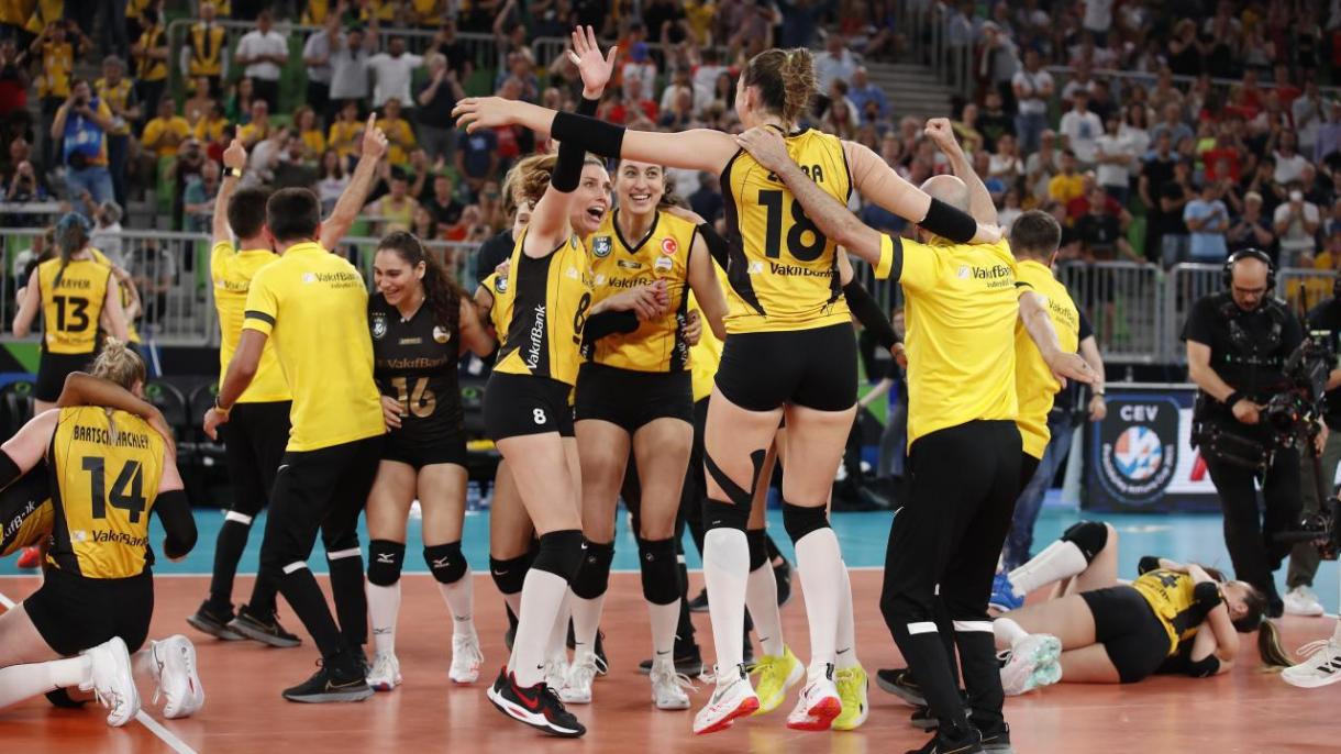 Vakıfbank Voleybol CEV Şampiyon3.jpg