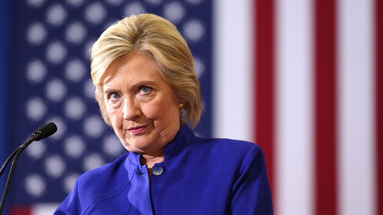 Clinton lidera a corrida com 9 pontos de acordo com pesquisas