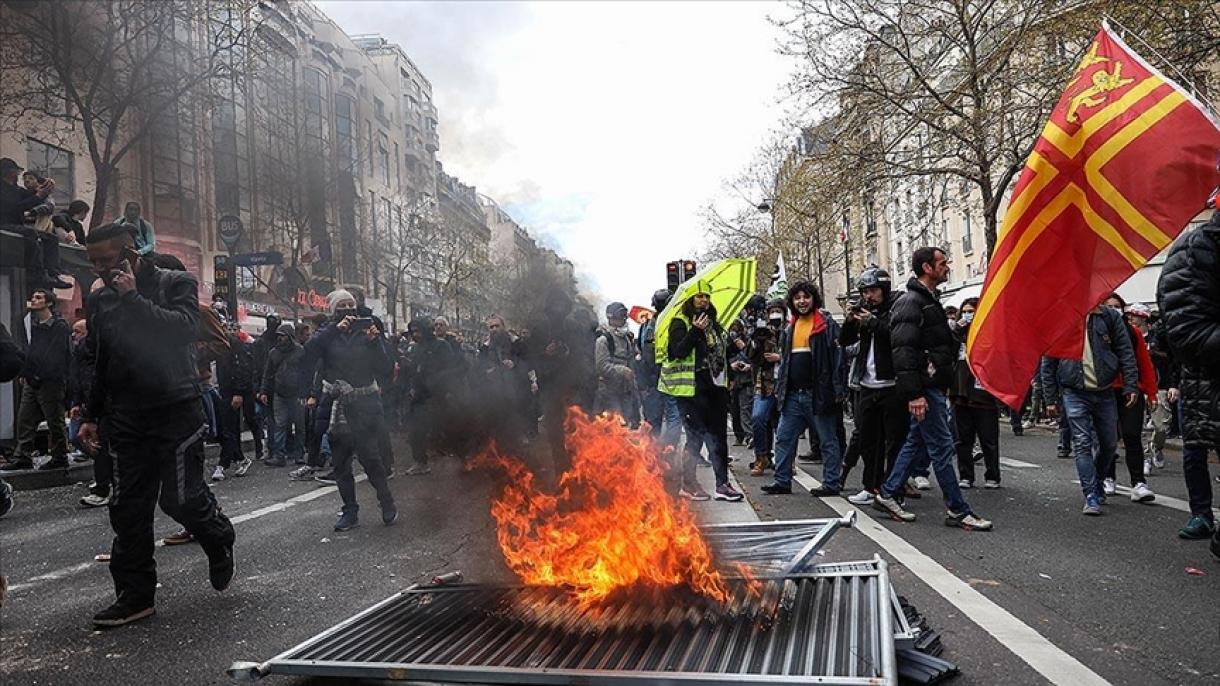 Las protestas contra la reforma de las pensiones en Francia dejan centenar de arrestados