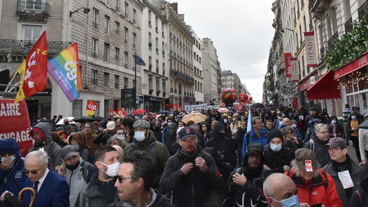 تظاهرات هزاران نفر در فرانسه در اعتراض به سیاست‌های اجتماعی دولت