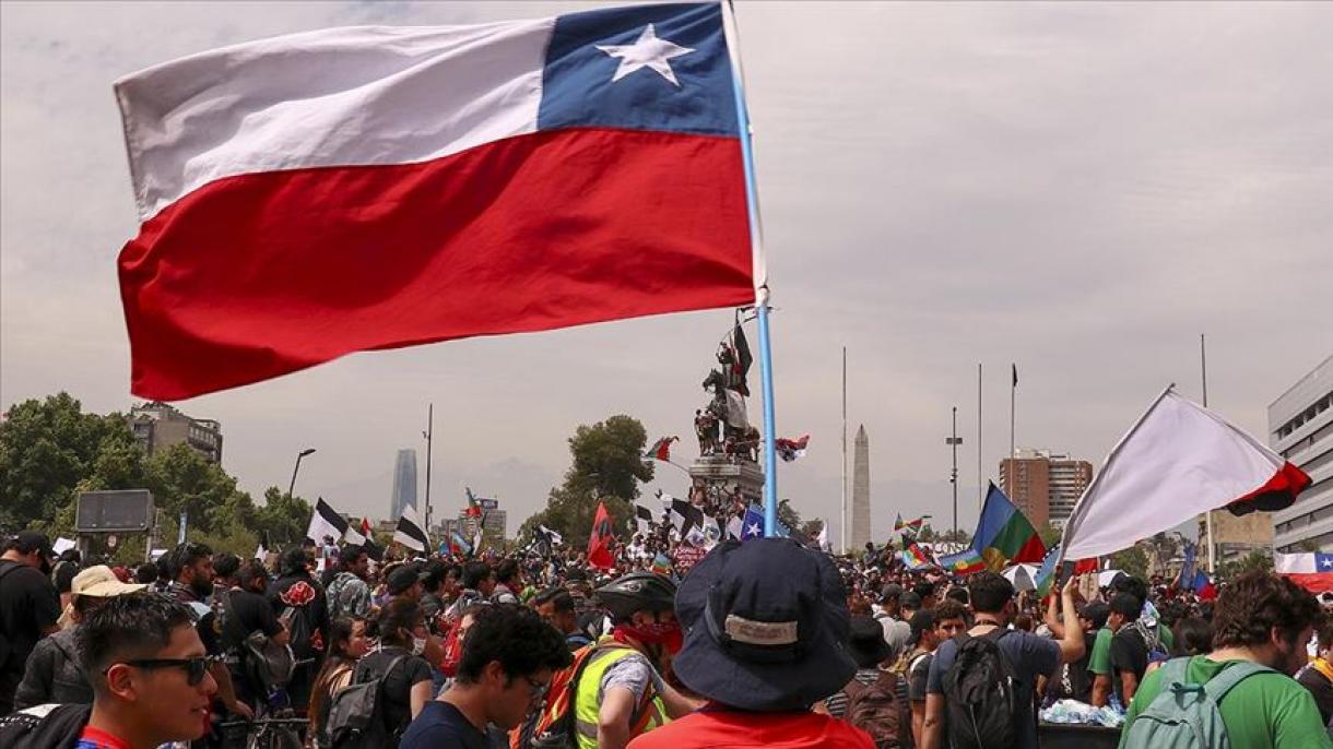 Presidente de Chile firma decreto para levantar estado de emergencia
