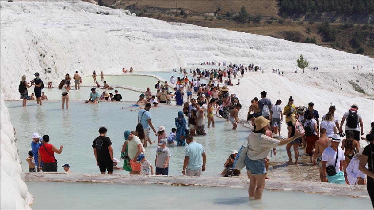 Πάνω από 1 εκ. τουρίστες μέχρι τώρα στο Pamukkale