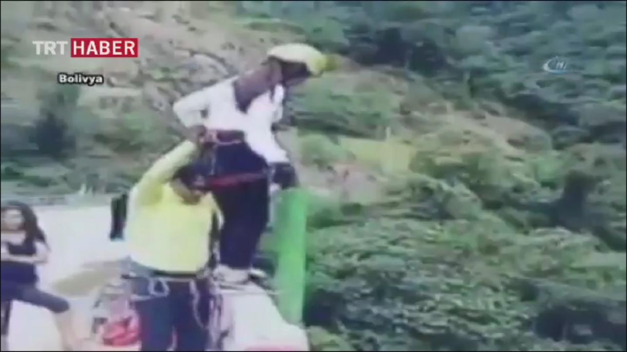 Lancio di bungee jumping: una ragazza si schianta da 15 metri