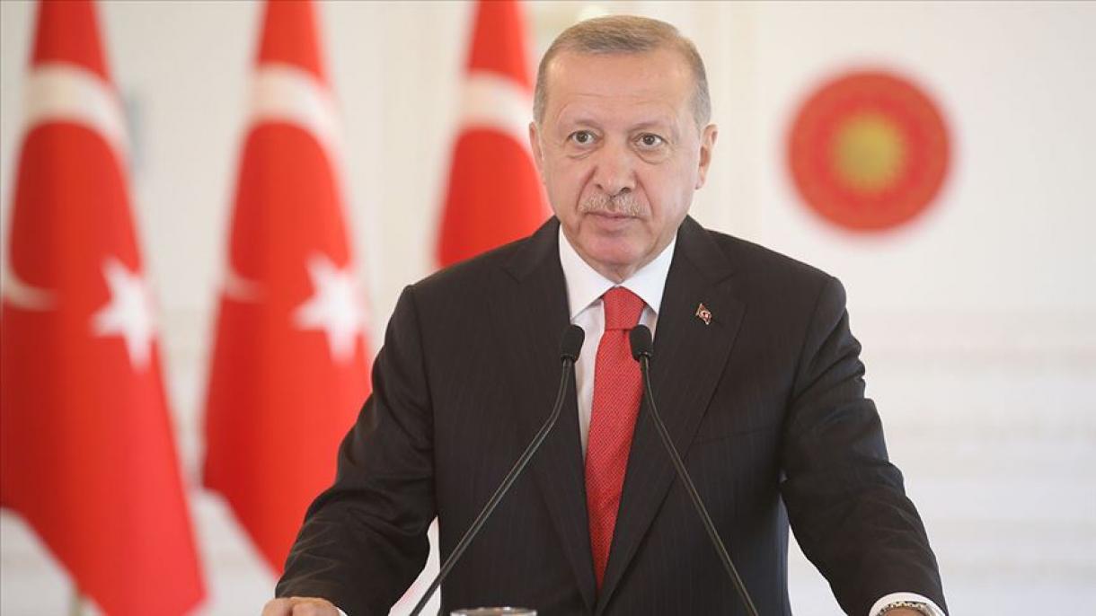 Erdoğan: nem engedjük, hogy bárki kezet emeljen imára hívásunk, zászlónk és hazánk ellen