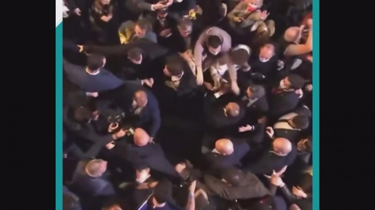فىرانسىيەدە ئوڭچىل پىرېزىدېنت كاندىداتى ھۇجۇمغا ئۇچرىدى